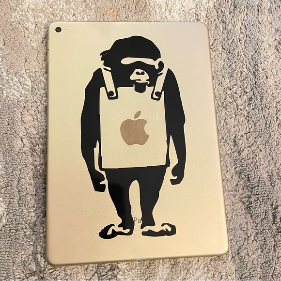 Apple iPad air 2 wifi with Black and Blue Case - Picture 2 of 7